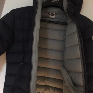 Colmar jacka - Säljer min jacka från colmar (be om fler bilder) den passar utmärkt till hösten/vintern och är i ett jättefint skick. Varm och väldigt skön