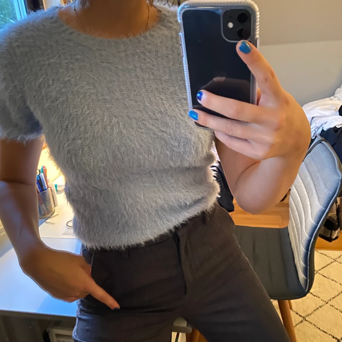 Ljusblå lurvig tröja