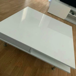 Soffbord - Vit soffbord i högglans med 2 förvaringslådor i utmärkt skick!