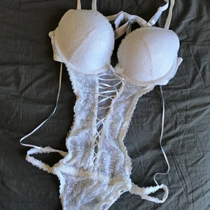 Underklädesset 75B - Helt oanvänd, passar både small och medium person 