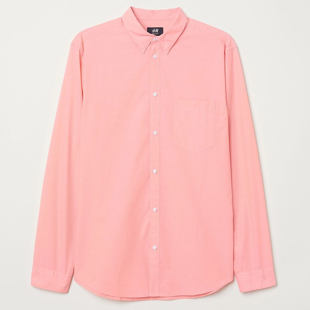Shirt in airy, woven cotton fabric. Turn-down collar, yoke at back, and open chest pocket. Long sleeves with roll-up tab and button and adjustable buttoning at cuffs.  Regular Fit . Skjortor.
