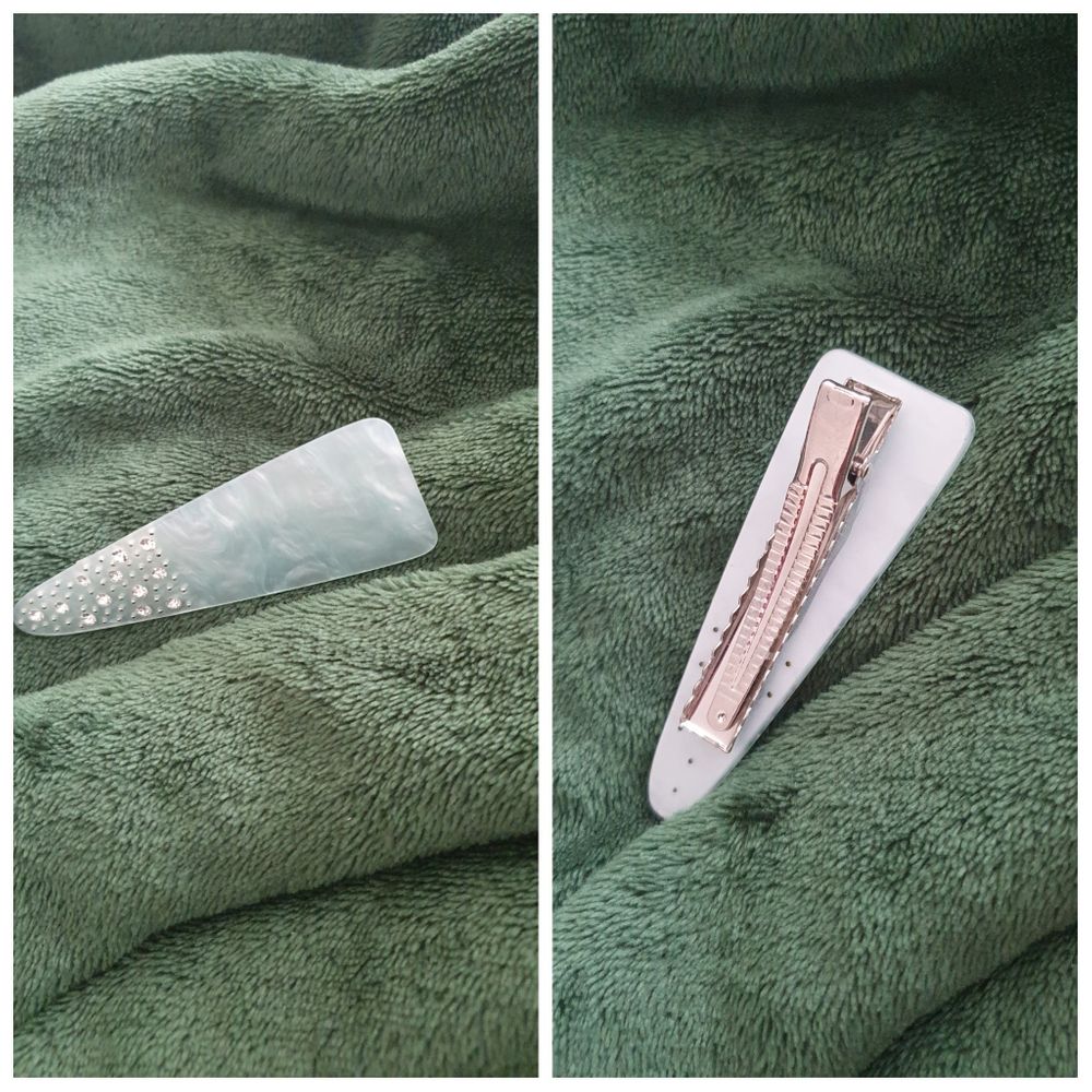 This is a bracelet and a hairpin. The hairpin was a gift from my grandma and is very dear to me, however, I don't use it anymore so I want to find someone for itđž the hairpin will be 50 and the bracelet will be 20. Its It's missing a diamond... Accessoarer.