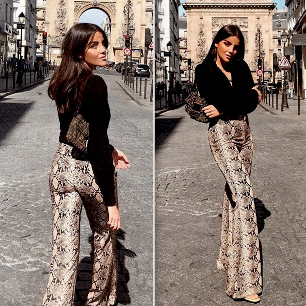 Zara long snake print trousers. Very comfortable! Waist band. It can easily fit S / M sizes. Popular blogger trousers! Sold out! Excellent condition. Size S  Please check out my other items! :). Jeans & Byxor.