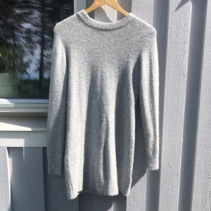 Stickad klänning - Mysig stickad klänning från Bik Bok. Oanvänd. Inga fläckar eller fel. Köparen står för frakt