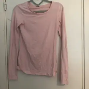 En rosa Bodysuit i storleken S