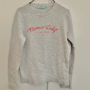 Morris tröja - Säljer min knappt använda Morris tröja som tyvärr inte kom till användning. Den är i storlek S och är i perfekt skick!