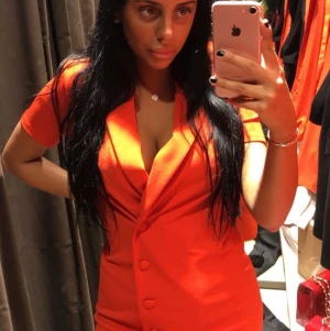 Klänning från zara - Normal i storleken, aldrig använd endast provad. Köpt från zara