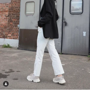 Vita kostymbyxor - Endast fotade i. Frakt tillkommer 63kr