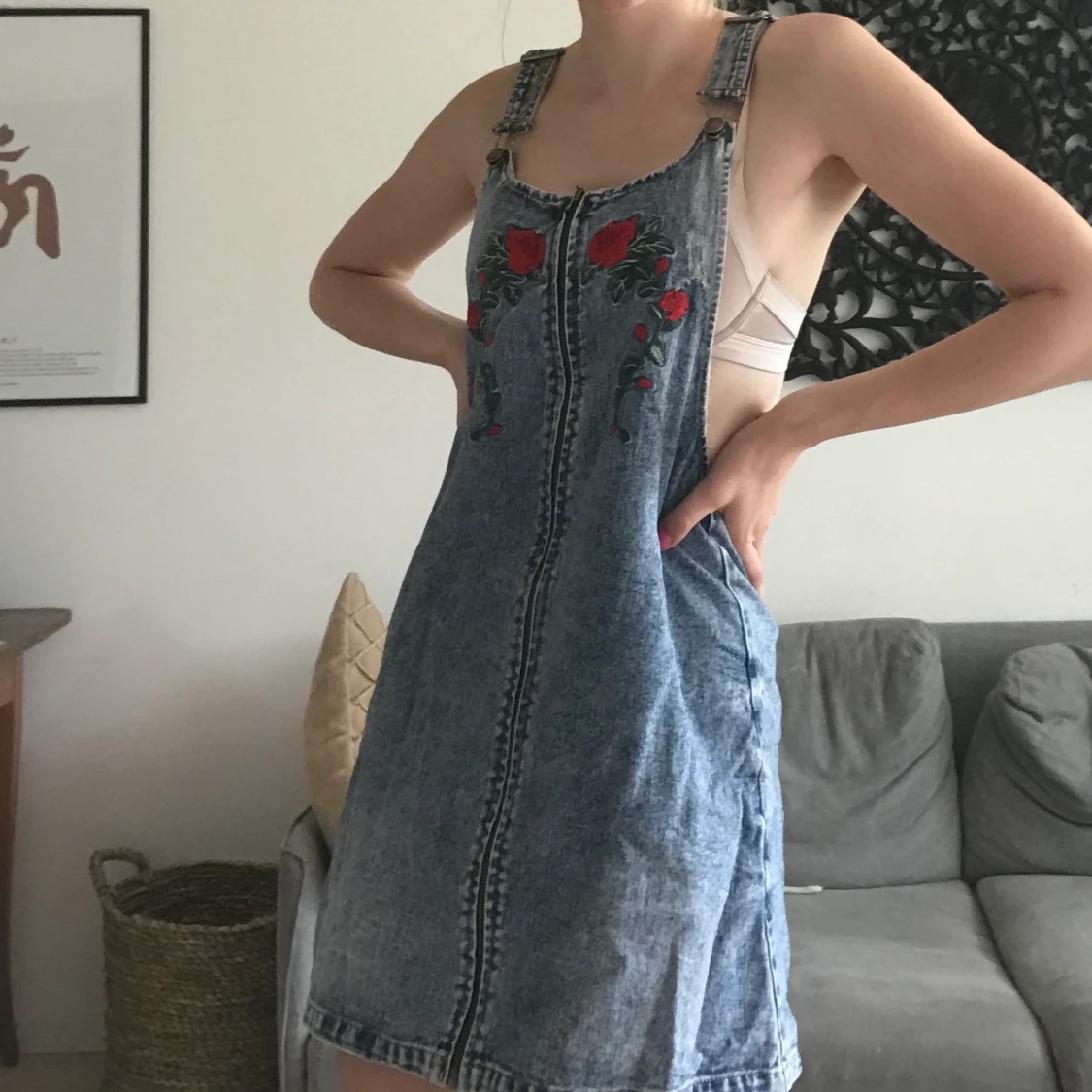 Jeansklänning med rosor