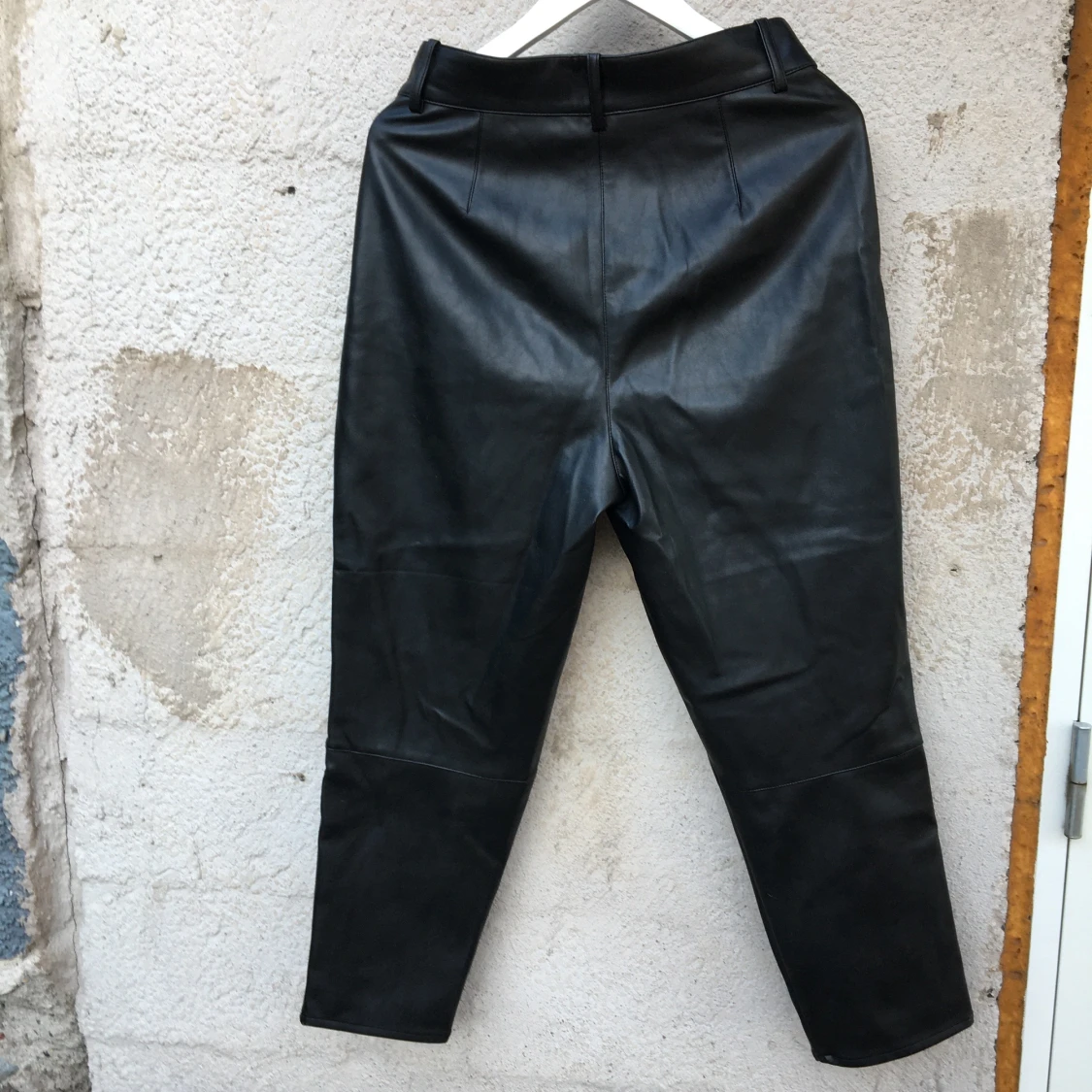 Fakeskinn-byxor från hm - 91