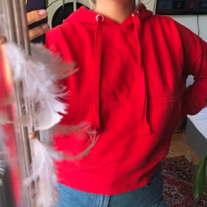 Hoodie - Röd fin hoodie - fri frakt🌻
