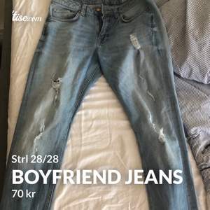 Ett par riktigt snygga boyfriend jeans som sitter som en smäck! Riktigt bra kvaliten! 🤪 70kr + frakt!!