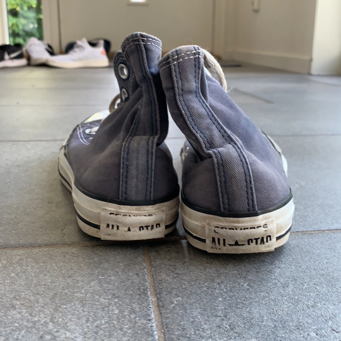 Blåa converse skor - 90