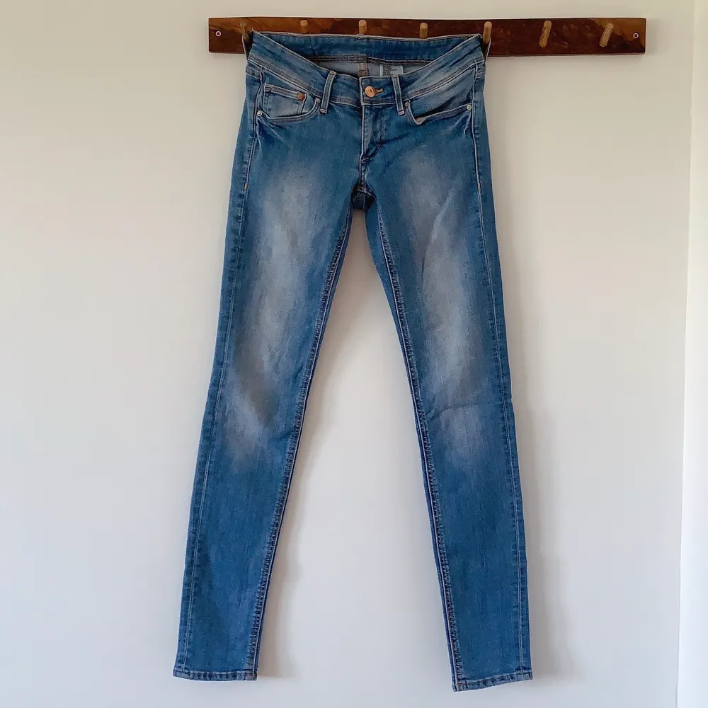 Super skinny jeans, super low waist, 26/30, frakt 59kr. Jeans & Byxor.