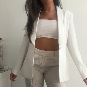 Vit kavaj - Kavaj från Zara. Frakt inräknad i priset💞