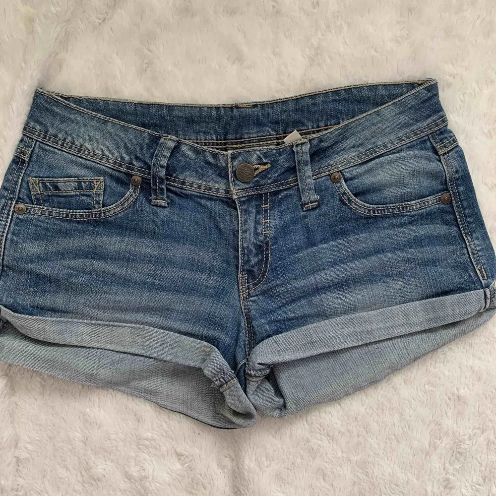 Mango jeans shorts st.34 eller XS. Shorts.