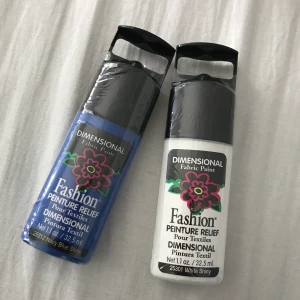 Oöppnade textilfärg - Två oöppnade textilfärger från Skapamer.se. Säljer pga att jag köpte fel typ av färger😓 Nypris 49kr/st + frakt. Mitt pris 75kr för båda + frakt. 