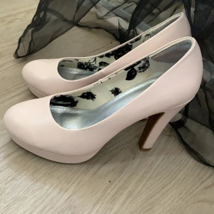 Skor - Frakt tillkommer!