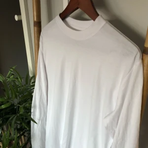  - stilren långärmad tröja från Weekday