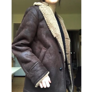  - Mysig jacka köpt i November och endast använd vid ett fåtal tillfällen! Storlek XS men passar mig som är S! Köpt på Uniqlo i London 