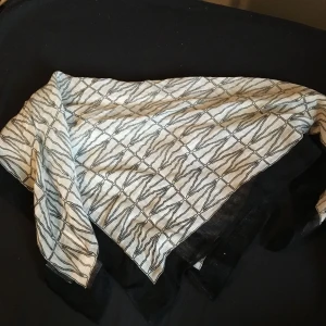  - Scarf från House of Dagmar! Aldrig använd. :) nypris ca 350-400 kr. 