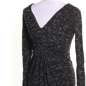  - Klänning vit svart grå som ny 😀