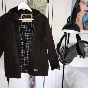  - Jacka från Brixtol. Nypris 1800kr, har ingen användning av längre men hade gärna sätt någon väcka nytt liv i jackan!  Frakt inräknad i priset 