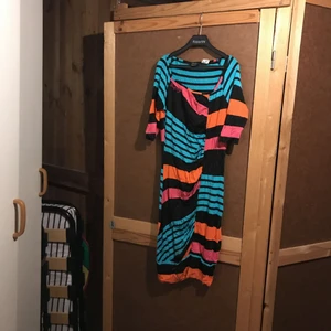  - St m men jag tycker det är mest s, men är ganska stretch material och transparent  