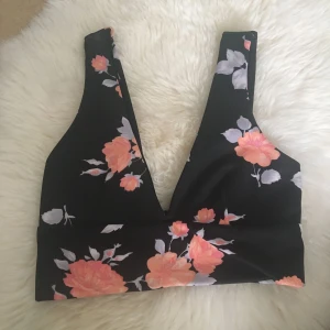  - En festtopp från Missguided, aldrig använd