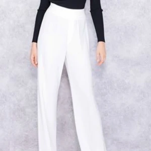  - Fina vita byxor från chiquelle använda en gång