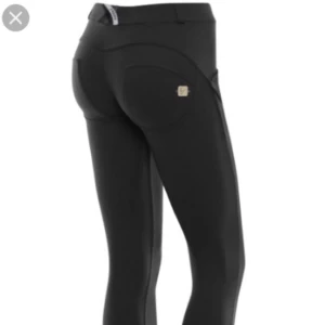  - Freddy diwo hellånga.  Använda två gånger så nästintill nya. Passar en M. Bytes gärna mot ett par andra freddy eller säljes för 450kr. 