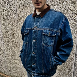  - Jättefin vintage jeansjacka från Wrangler i storlek XL. Frakt tillkommer ⭐️