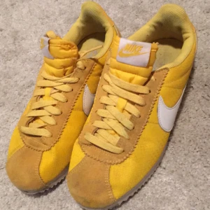  - Kendrick Lamars favoritskor, Nike Cortez! Använda men i bra skick, håller lätt minst 2 säsonger till 🌟