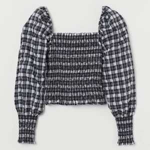 Blus från hm - Super snygg blus från hm som var köpt några veckor sen och har därför aldrig använts än, storlek M😁💓💓