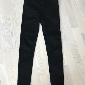 Nya Pull &Bears svarta byxor  - Som ny, använda en gång. 