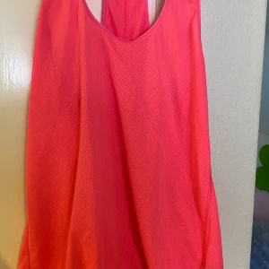 Sport  - Ett sport linne storlek L pösig 