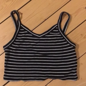 Kort linne  - Kort linne från Weekday