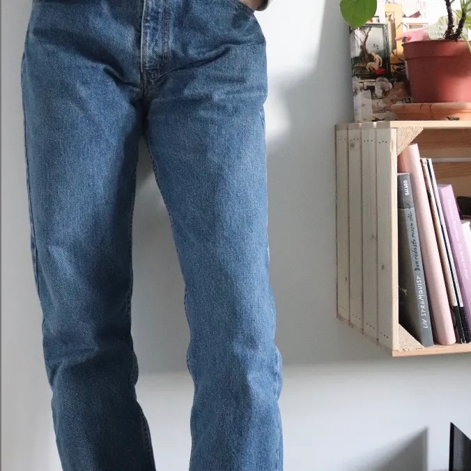 Levis Jeans 521. Byxorna är i nyskick, endast använda ett fåtal gånger. Modellen är riktigt fin men säljer dom då jag tycker att dom är lite korta på mig som är 170 cm. Annars sitter de bra! Storlek: W/31 L/34 Jag kan mötas upp i Göteborg eller eller frakta (65kr)💕💕. Jeans & Byxor.