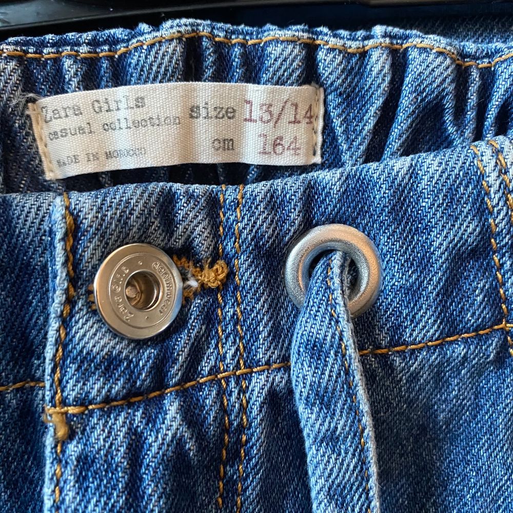 Vida jeans från zara kids i colette-modell. Strl 164 eller 13/14 år. Passar även xs. . Jeans & Byxor.