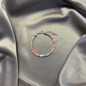 Armband polymerlera  - Jättefint armband jag gjort själv, materialet är polymerlera! Mer hos @tinsel.uf på instagram! 🥰