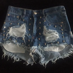  - Shorts från bikbok, använda fåtal gånger 