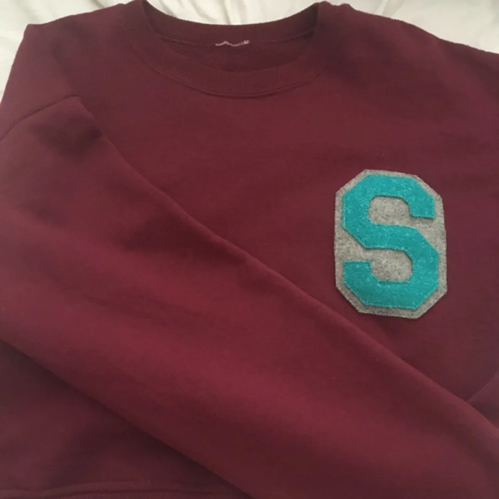 Super skön vintage hoodie från Beyond Retro! Aldrig använd (för liten på mig) 😄. Hoodies.