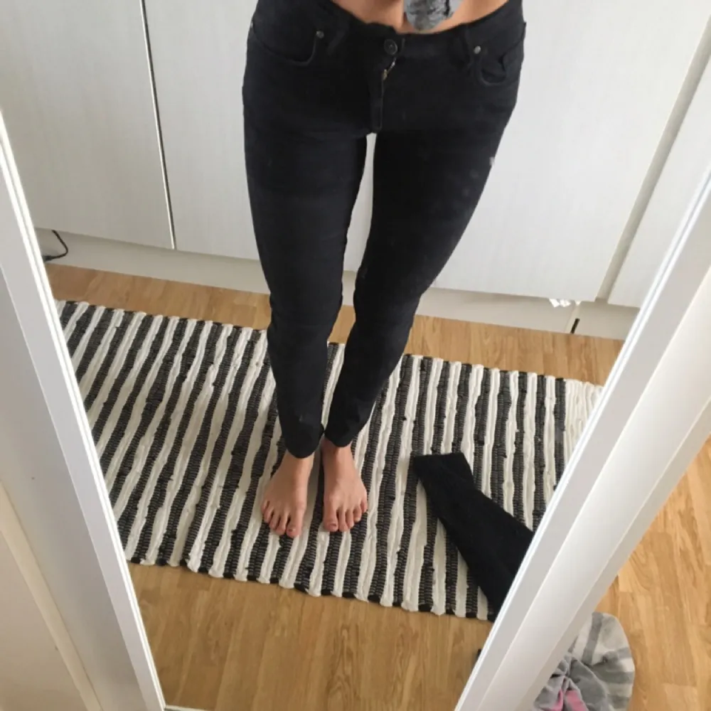 Jeans från Tiger of Sweden. Mjuka i tyget, knappt använd. + mellan 60-80kr frakt . Jeans & Byxor.