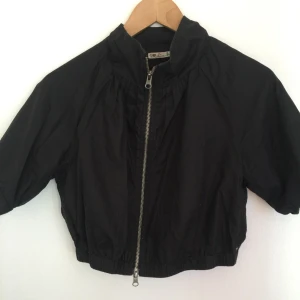  - Kort tunn jacka Svart dam modell XS-S