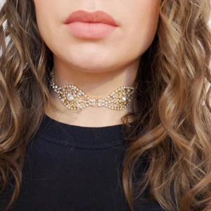 Unikt halsband  - Egengjord "diamond choker", ställbar storlek.