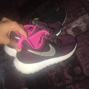  - Nike Roshe run i storlek 36, jättebra skick!