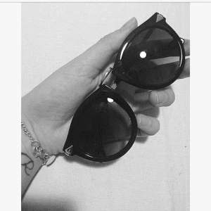  - Solglasögon i stort sätt oanvända