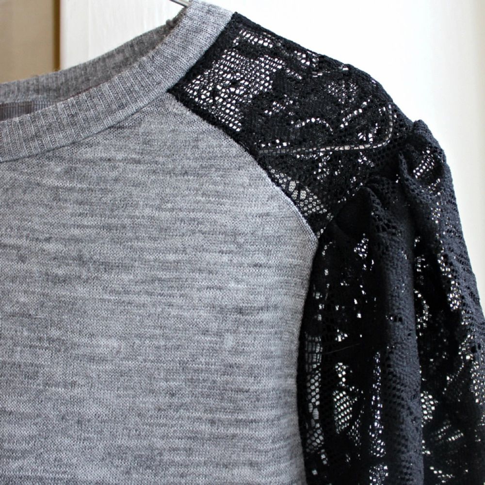 Tunn, skön tröja från Zara. 100 % polyester. . Skjortor.