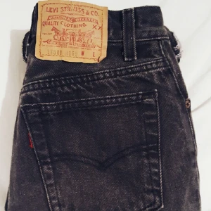  - Svarta vintagejeans från Levis                                Kontakta mig för fler bilder eller frågor! 🌸