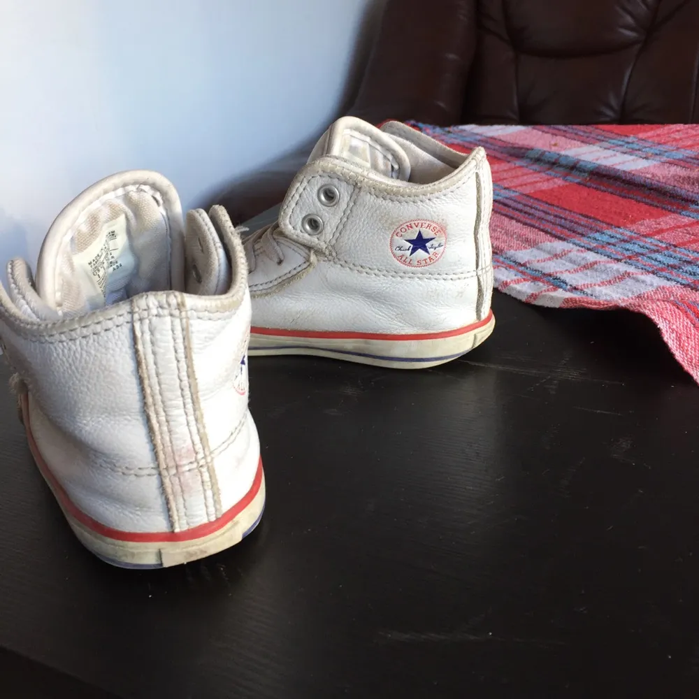 Barn skor converse  Sneakers storlek 24. Skor.